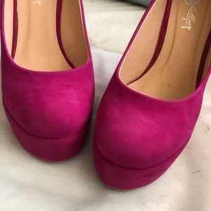 Magenta hot pink wedge pumps
